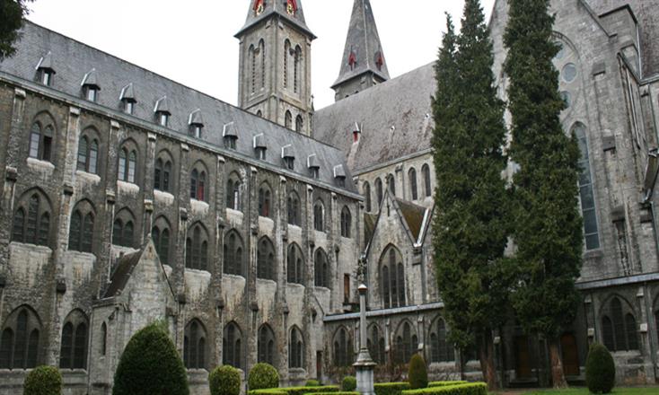 «  Maredsous y Annevoie » (Prov. Namur – Bélgica)